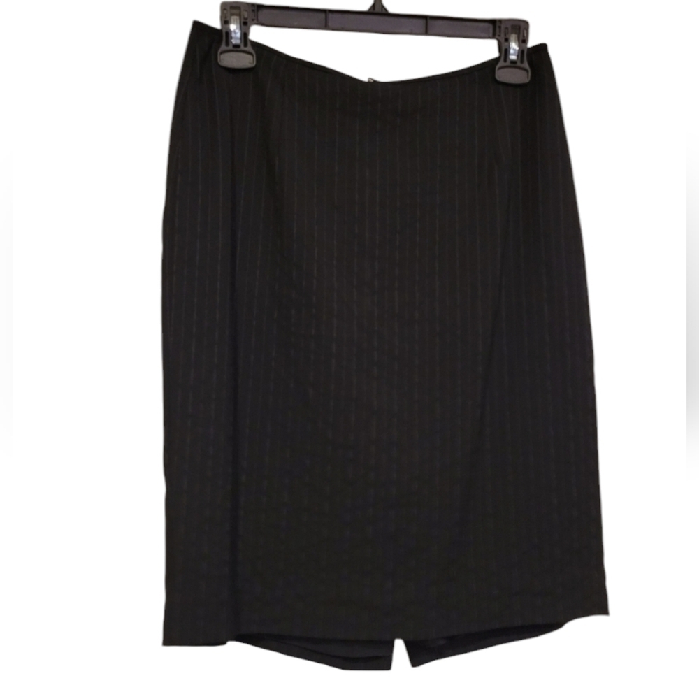 Ann Taylor Loft black pinstripe Pencil skirt, Rayon/wool/lycra Size 4